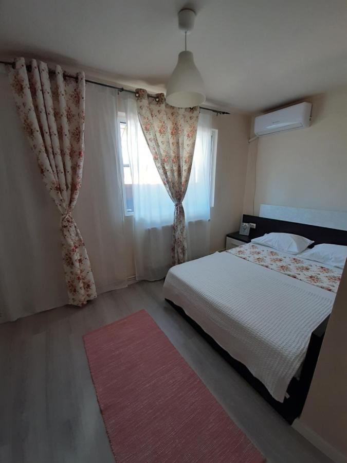Casa Flamingo Hotel Craiova Exterior photo